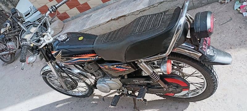 CG125 Honda 2018B - with Golden No. "85" 2