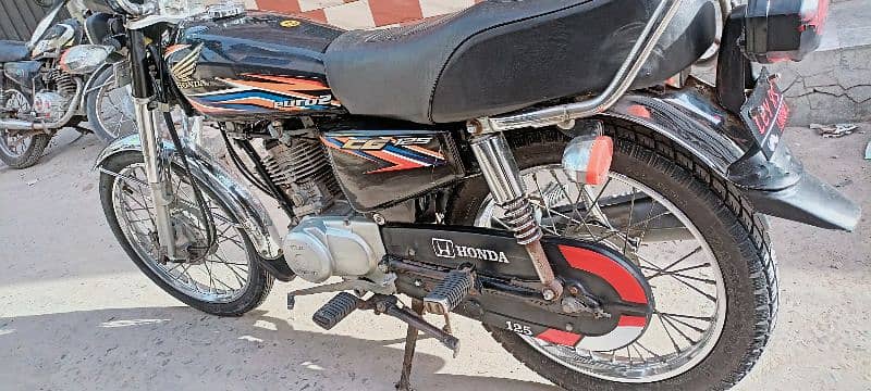 CG125 Honda 2018B - with Golden No. "85" 3