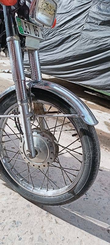CG125 Honda 2018B - with Golden No. "85" 8