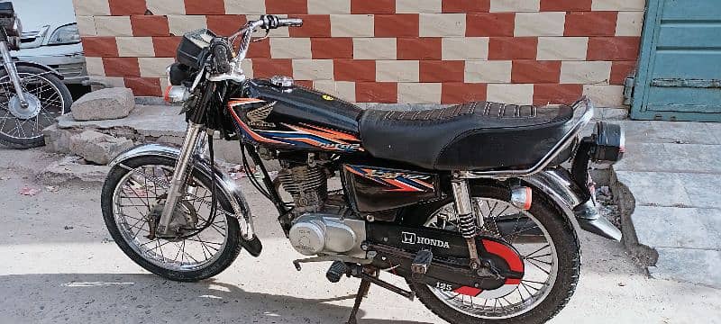 CG125 Honda 2018B - with Golden No. "85" 10