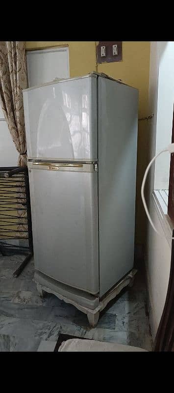 Dawlance Medium Size Fridge 1
