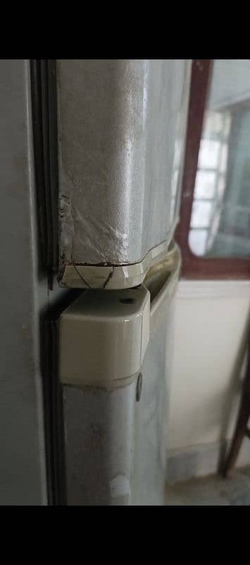 Dawlance Medium Size Fridge 5