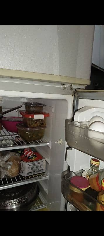 Dawlance Medium Size Fridge 7