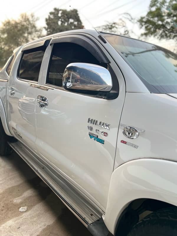 Toyota vigo Hilux 2009 (V6) 17