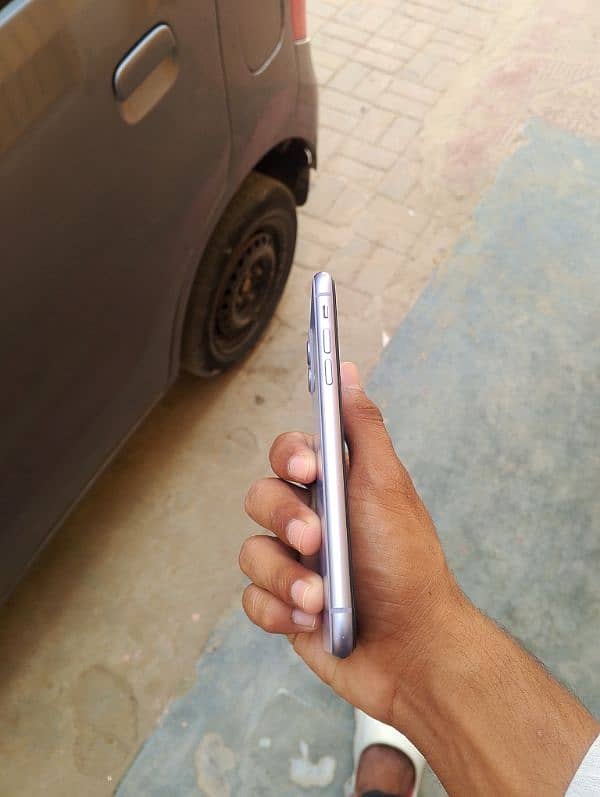 i phone 11 (factory unlock) 3