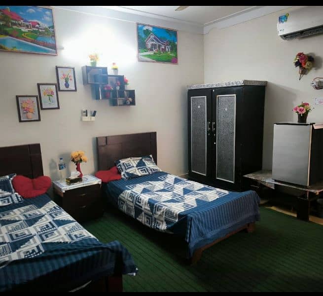 furnished Luxury  AC rooms at 6 # Multan,  male n female 0