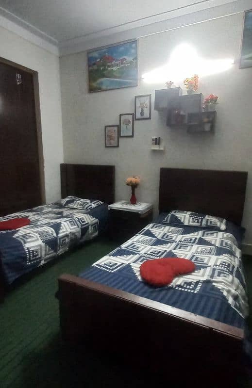 furnished Luxury  AC rooms at 6 # Multan,  male n female 1