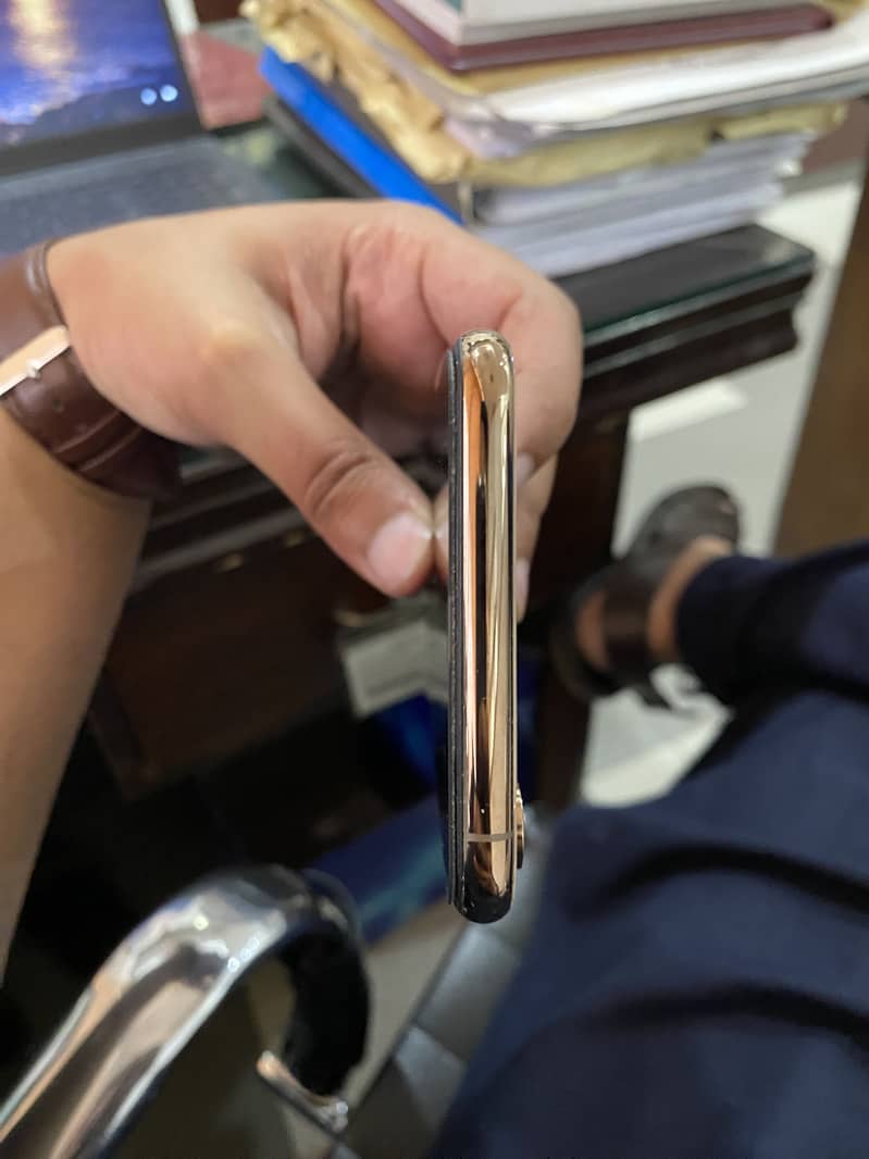 Iphone XS Max - 64 GB Dual Sim PTA Approved 5