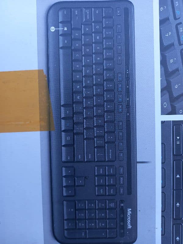 Microsoft Clavier 600 wired Keyboard 0