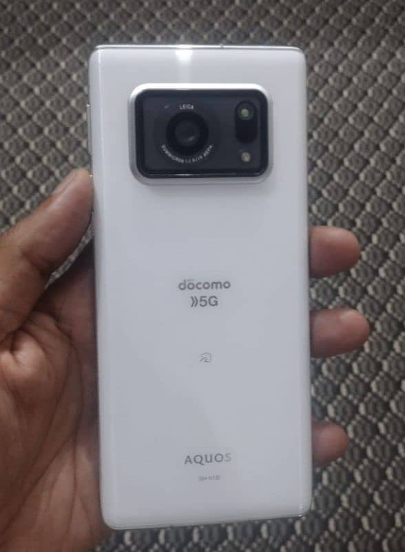 Sharp aquos r6 03323496032 1