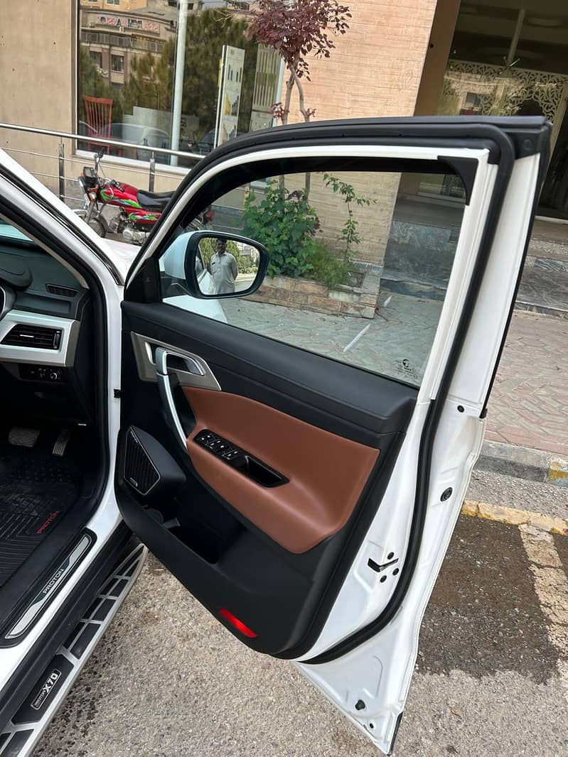 Proton X70 Premium FWD 2023 2