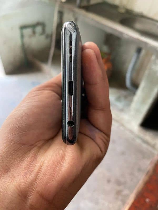 5g PTA APPROVED 8\128 with box and original charger no foult 9
