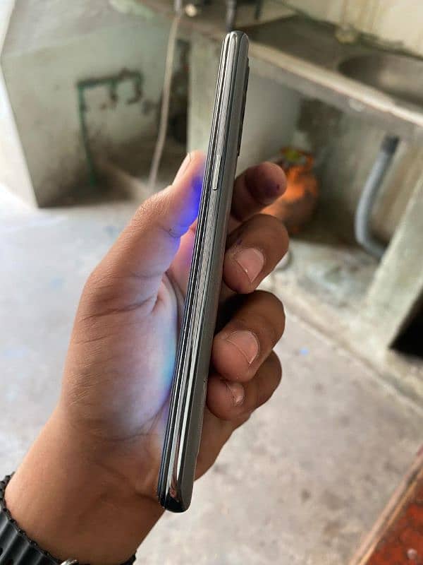 5g PTA APPROVED 8\128 with box and original charger no foult 11