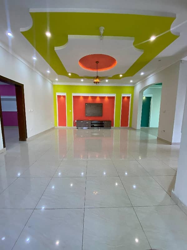 Beautiful Upper Portion Gas Bore Available 0