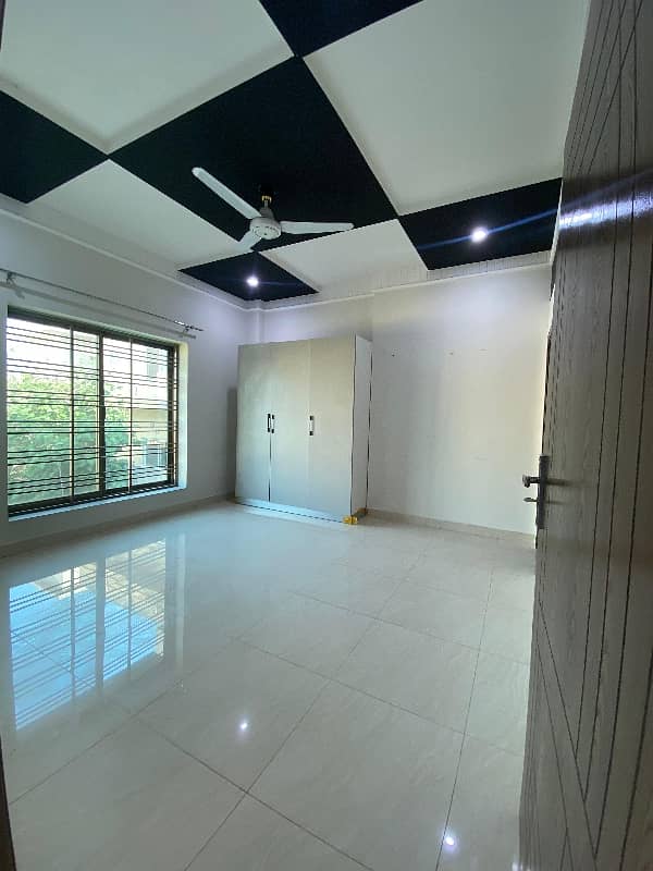 Beautiful Upper Portion Gas Bore Available 2
