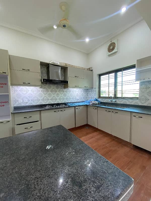 Beautiful Upper Portion Gas Bore Available 7