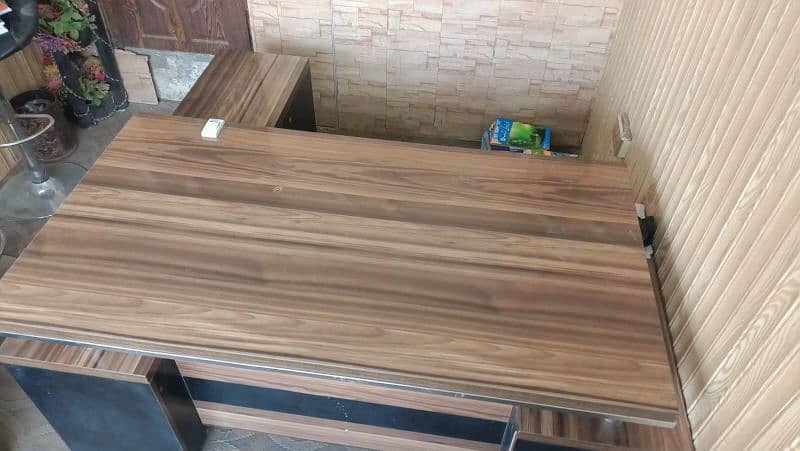 executive table High quality vip like brand new 1
