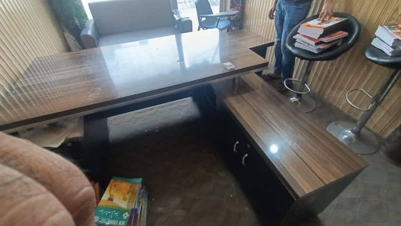 executive table High quality vip like brand new 2