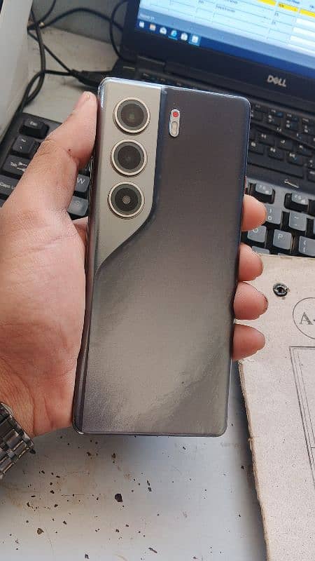 Tecno Camon 40 Pro 0