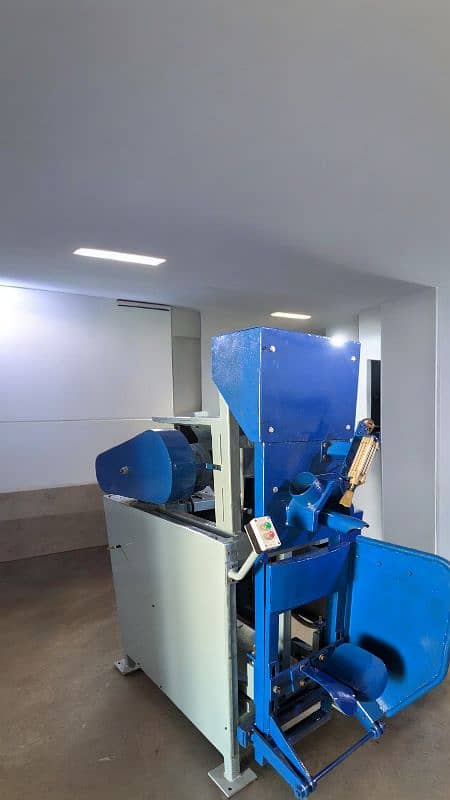 cement/ tile bond packer machine -  سیمنٹ / ٹائل بانڈ پیکر مشین 1