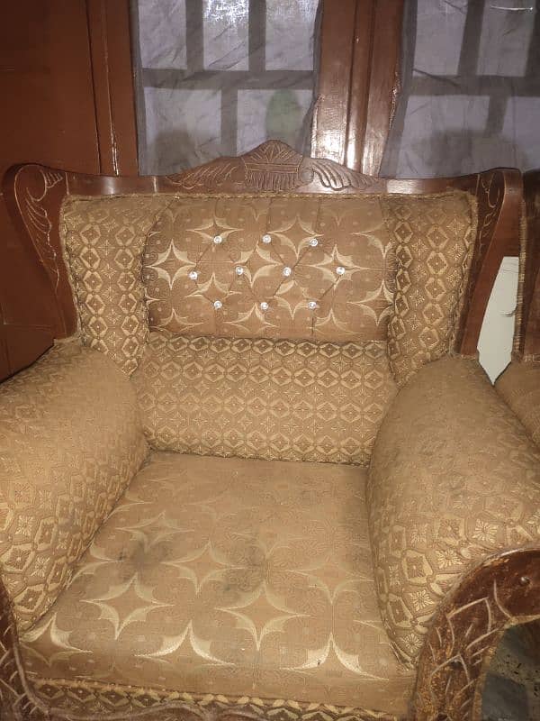 good condition 7 seter sofa set 40000knonly 1
