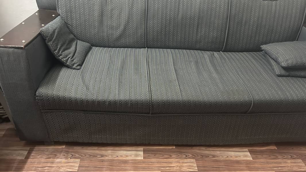 5 set sofa set in used condition. 1