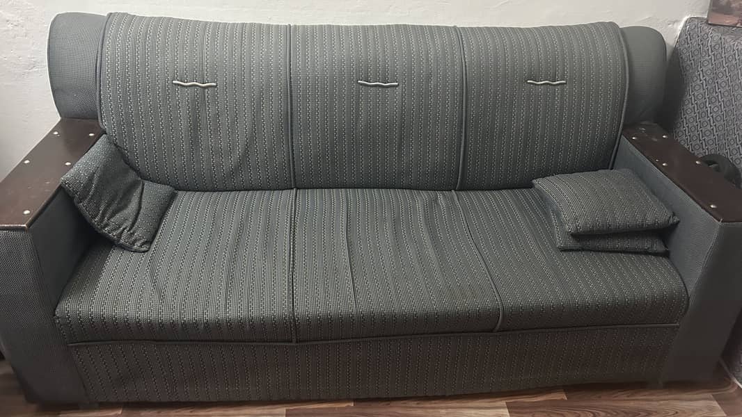 5 set sofa set in used condition. 2