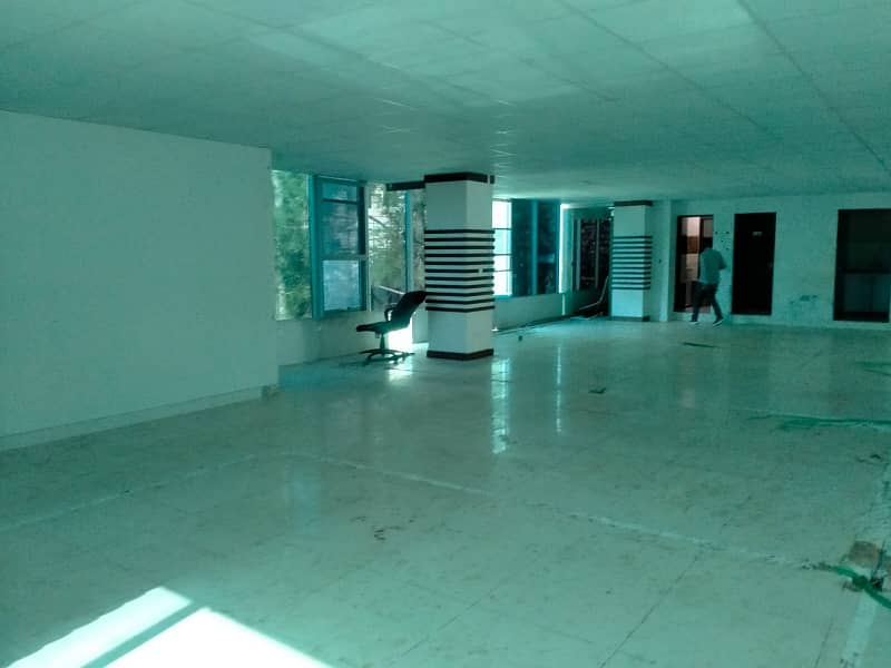 G-9 SPACE 4800 SQ. FEET FOR OFFICES & BANKS IDEAL LOCATION REASONABLE RENT 0