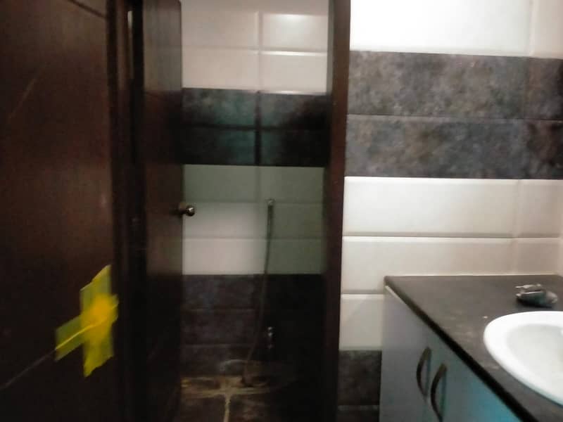 G-9 SPACE 4800 SQ. FEET FOR OFFICES & BANKS IDEAL LOCATION REASONABLE RENT 11