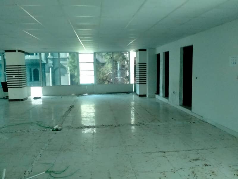 G-9 SPACE 4800 SQ. FEET FOR OFFICES & BANKS IDEAL LOCATION REASONABLE RENT 12
