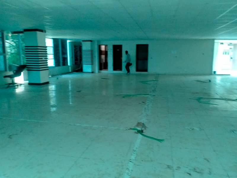 G-9 SPACE 4800 SQ. FEET FOR OFFICES & BANKS IDEAL LOCATION REASONABLE RENT 20