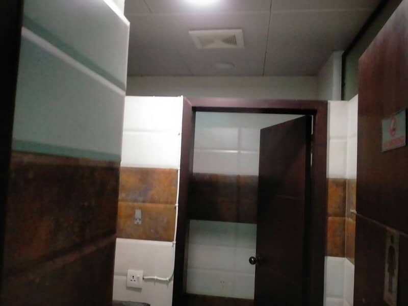 G-9 SPACE 4800 SQ. FEET FOR OFFICES & BANKS IDEAL LOCATION REASONABLE RENT 22