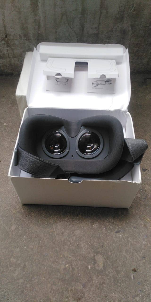 Pico G2 - 64 GB - VR Gaming - Original European Model 0