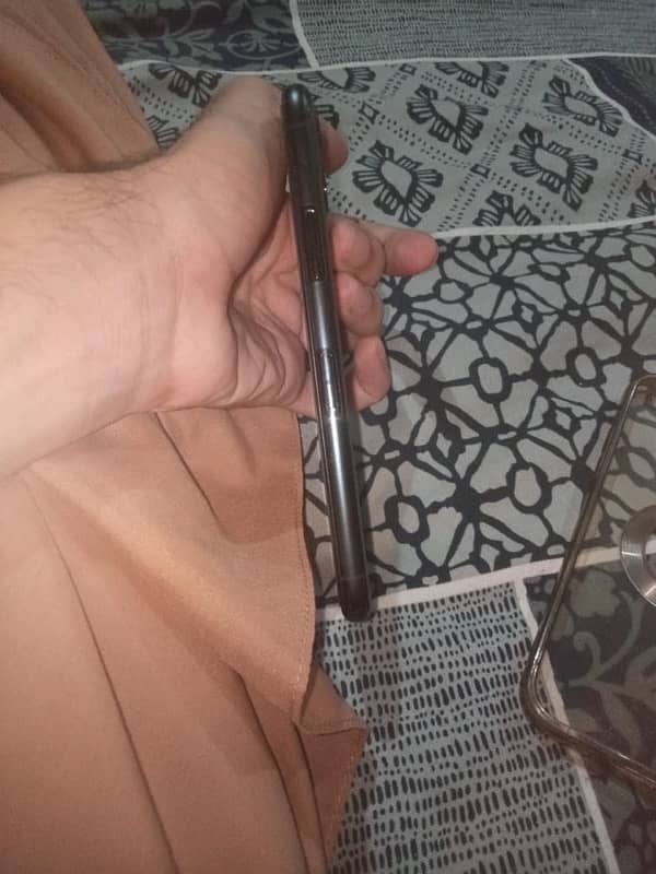 iPhone 11 Pro 2