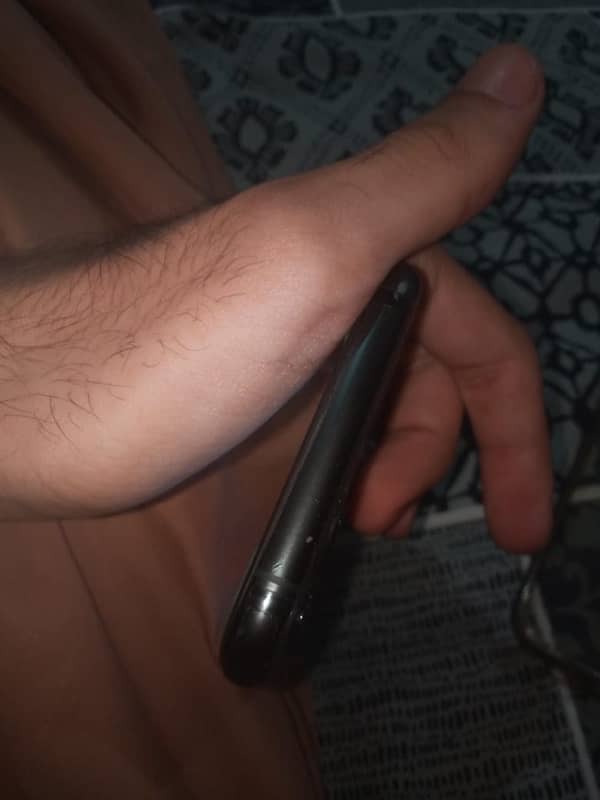 iPhone 11 Pro 4