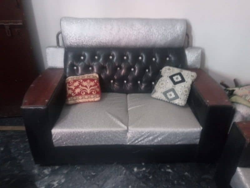 25000,black and silver sofa set 3seater, 2seater 1