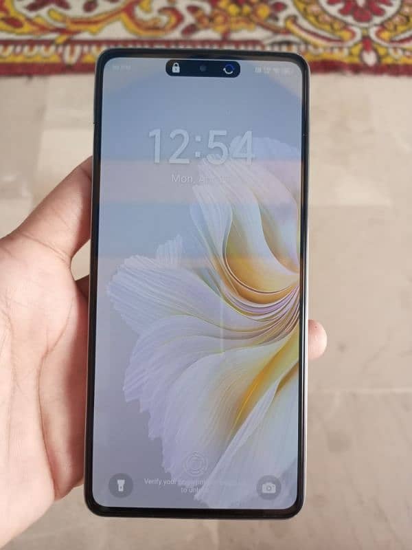 Tecno camon 20 8+8gb 256gb with box 4
