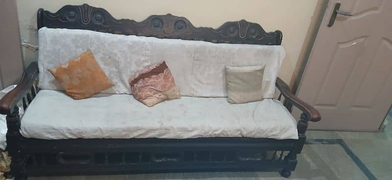 Classic Wooden Sofa Set – 3+1+1 – Great Condition 4