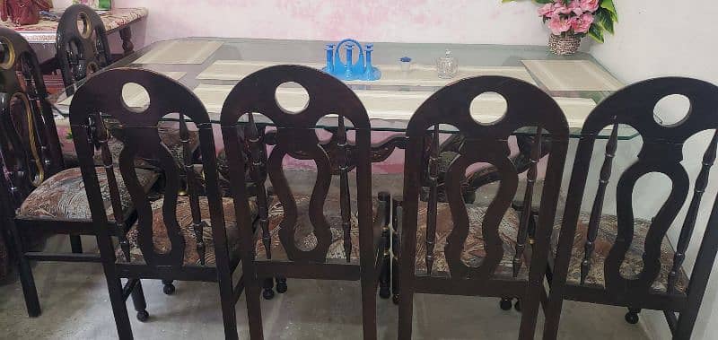 Dining table 0