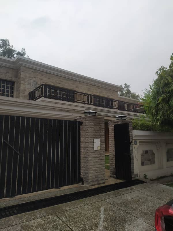 32 Marla House In A Gated Compound In Main Cantt 0