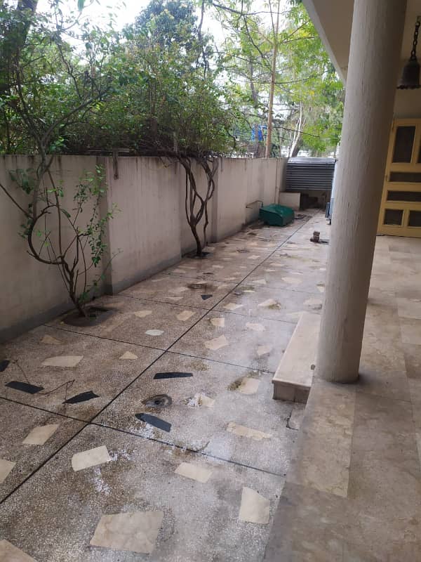 32 Marla House In A Gated Compound In Main Cantt 9