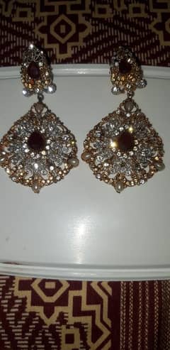 golden mehroon ear ring