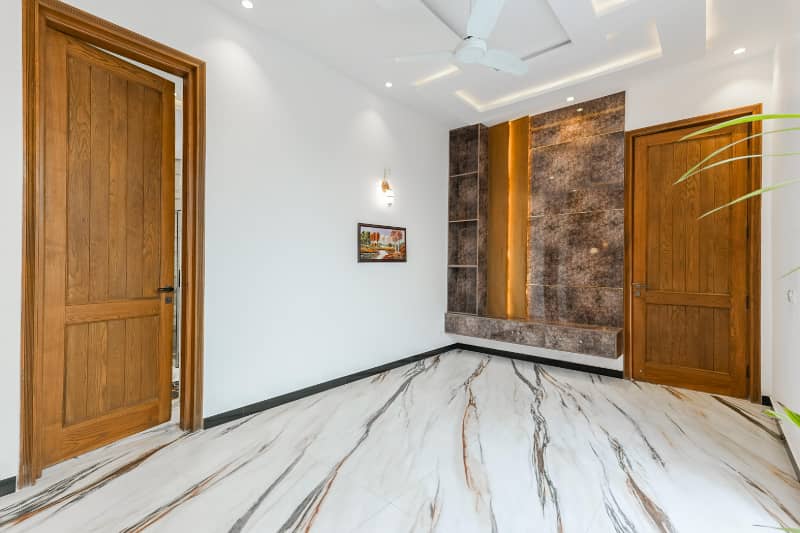 1 Kanal Brand New House For Sale In DHA Phase 7 Lahore 35