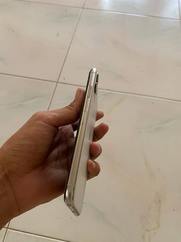 Iphone 11 pro max 4