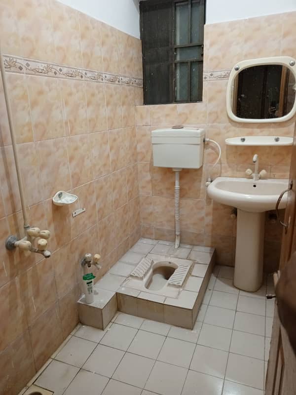Sapret upper porsn available for rent in model town phs 2 2
