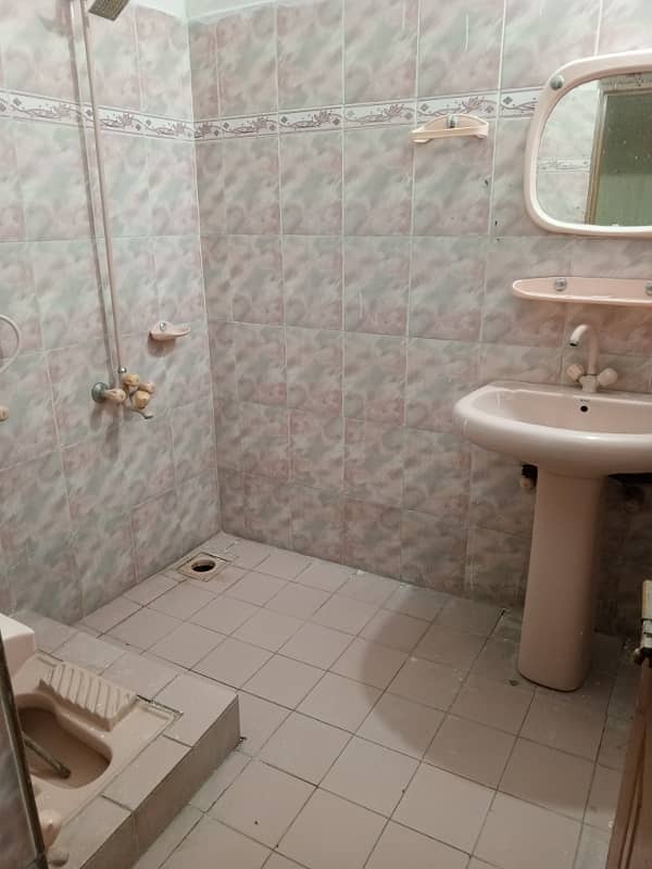 Sapret upper porsn available for rent in model town phs 2 3