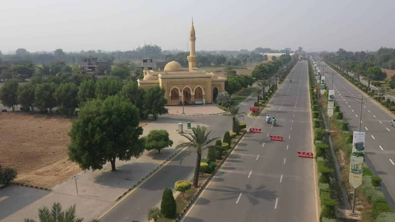 5.24 MARLA PLOT IN LDA APPROVED AREA GASS AVAILABLE OR PRIME LOCATION FOR SALE IN NEW LHR CITY 3