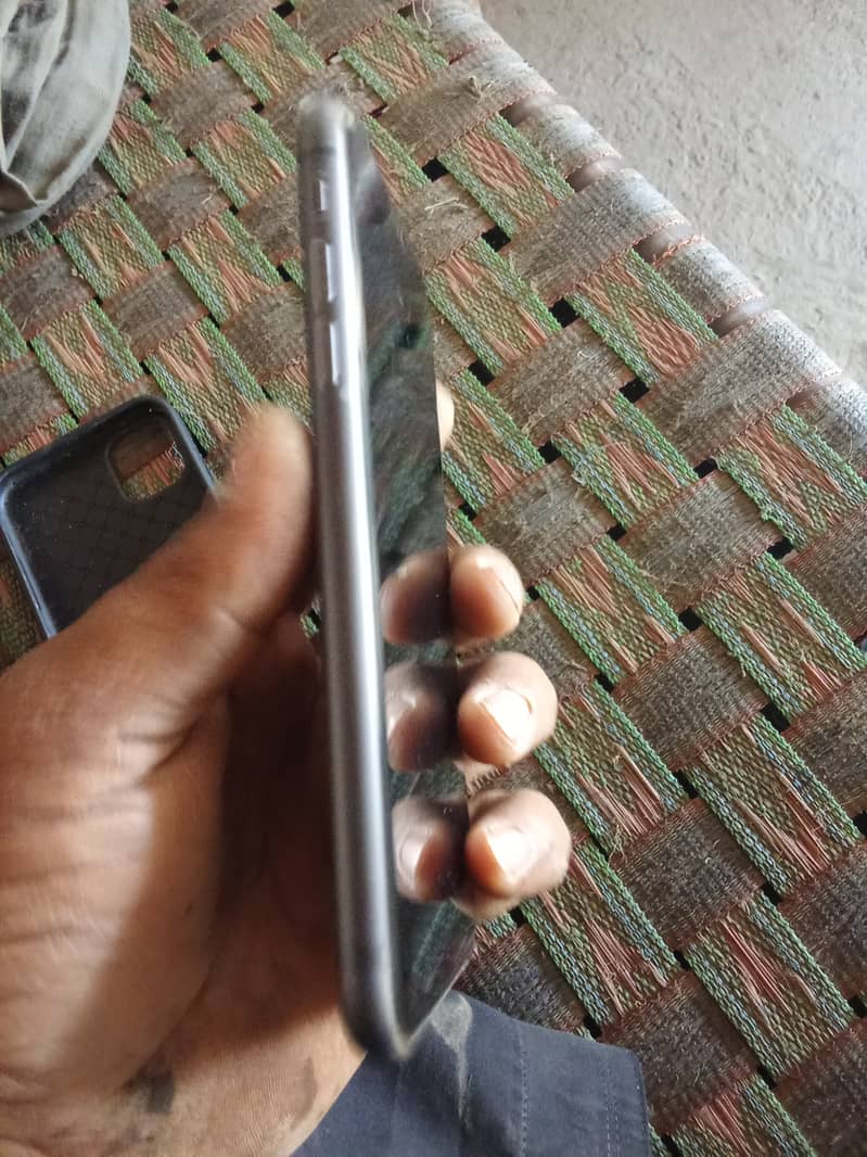 Apple iPhone 11 3