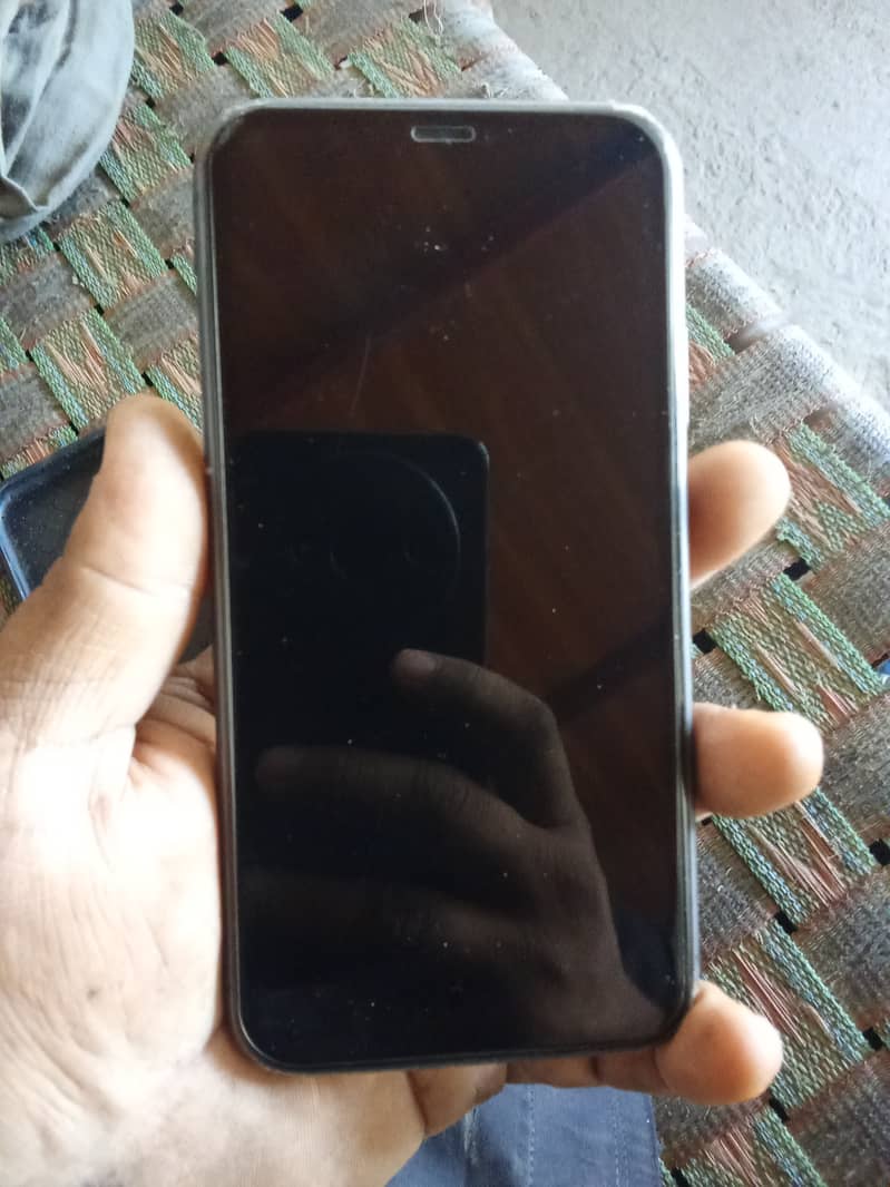 Apple iPhone 11 4