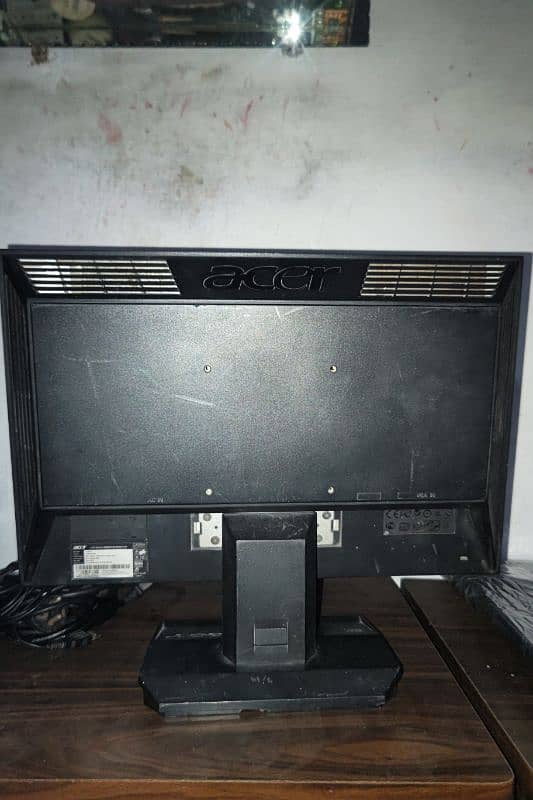Acer LCD with keyboard and mouse 1